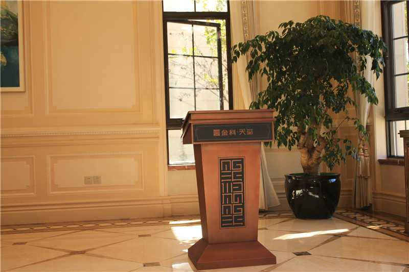 在標(biāo)識(shí)設(shè)計(jì)中，色彩帶給人的感受