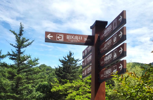 旅游景區(qū)標(biāo)識(shí)一般包括什么東西？